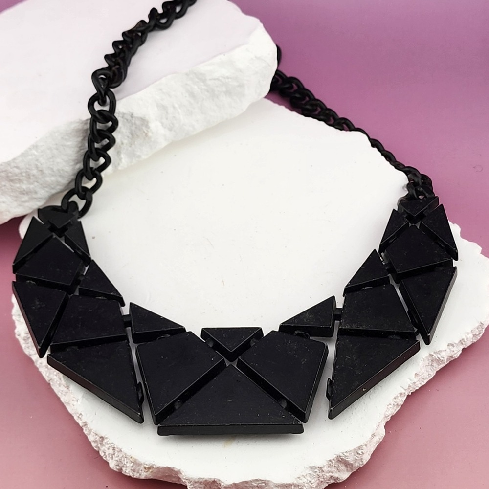 Black Geometric Triangle Statement Necklace Chunky Acrylic Bib Collar 80s Style